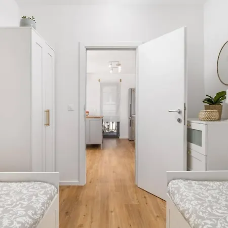 Big Family By Commodore * Ičići