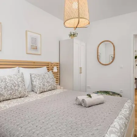 Big Family By Commodore * Ičići