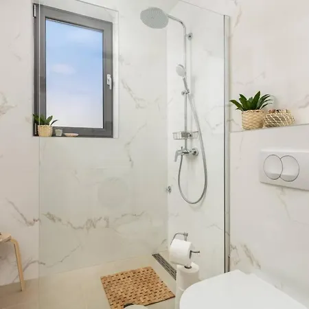 Big Family By Commodore * Ičići