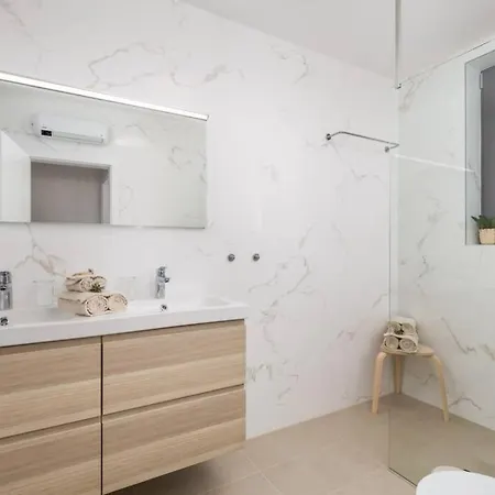 Big Family By Commodore Ičići